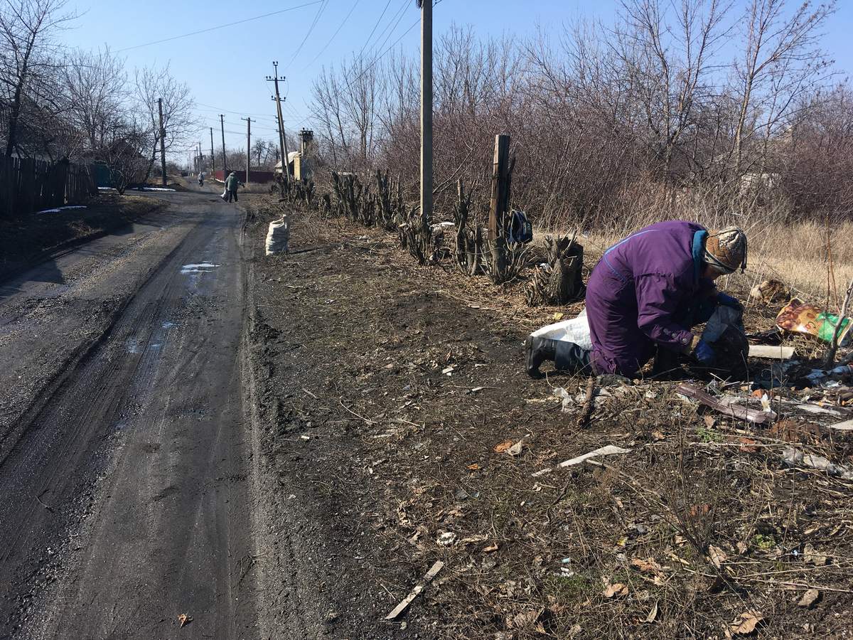 Погода г ровеньки луганской. Пгт Новодарьевка. Новодарьевка Луганской. Новодарьевка Луганской фото. Жители Новодарьевки Луганской области.