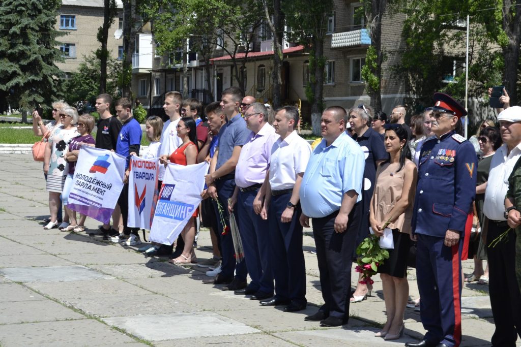 Ровеньки митинг Начало войны 2021 02