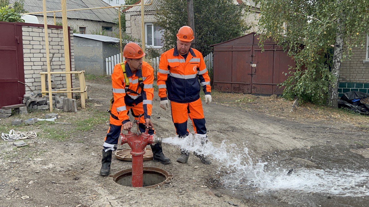 Ул Коммунистическая 51 Сыктывкарский Водоканал. Испытание гидрантов на водоотдачу. Сыктывкарский Водоканал исполняющий обязанности Межевикин.